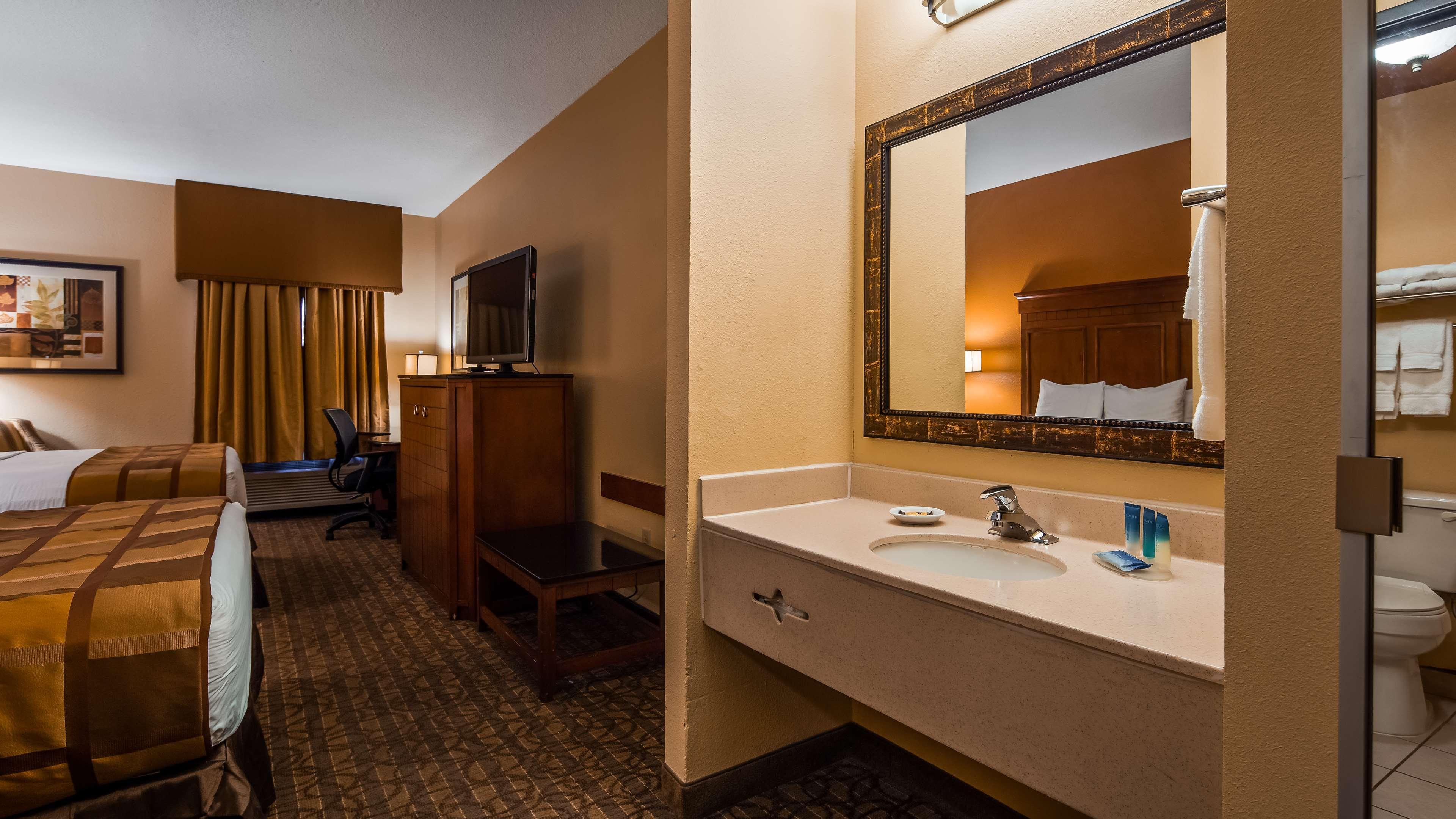 Best Western Plus Midwest Inn & Suites Salina Zewnętrze zdjęcie